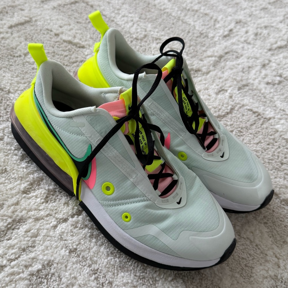 Nike tennis shoe air max